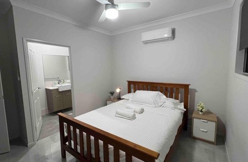 Hillcrest House | Modern 4BDR 5 Beds Ensuite AC 2 bath