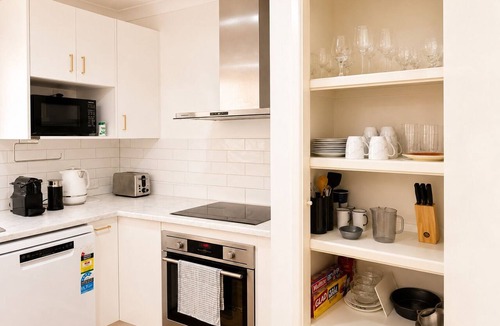 Upper Mount Gravatt House | Modern 4bed house for 8 | Prime Mt Gravatt area