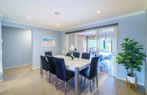 Tarneit House | Modern 4BR Family Home in Tarneit Spacious Retreat