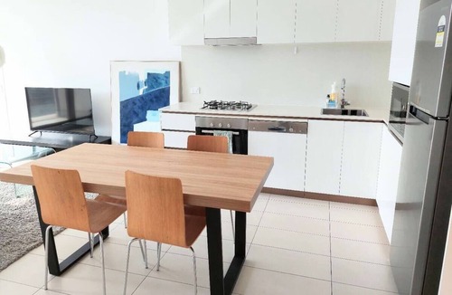 Newstead Apartment | Modern 5-Guest Pool Retreat for Family & Business