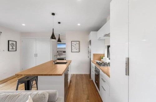 Richmond House | Modern and Scenic Valley Escape