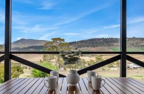 Richmond House | Modern and Scenic Valley Escape