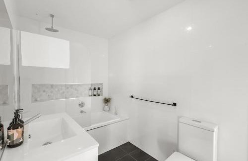 Richmond House | Modern and Scenic Valley Escape