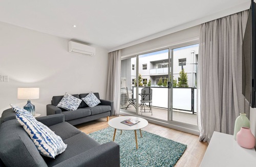 Burwood Apartment | Modern and Spacious Three Bedroom Apartment