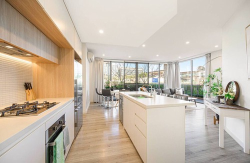 Penrith House | Modern Apartment in Penrith | Close to Shops
