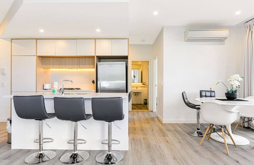 Penrith House | Modern Apartment in Penrith | Close to Shops