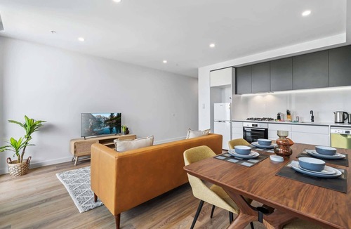 Heidelberg Apartment | Modern Apartment on Burgundy Precinct & Parklands