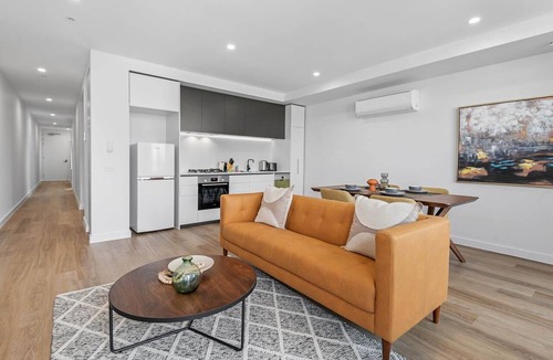 Heidelberg Apartment | Modern Apartment on Burgundy Precinct & Parklands