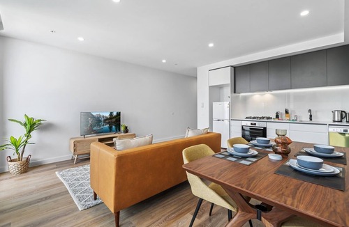 Heidelberg Apartment | Modern Apartment on Burgundy Precinct & Parklands