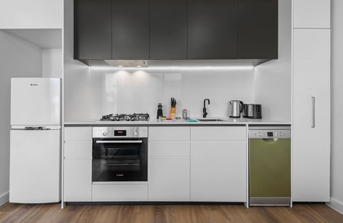 Heidelberg Apartment | Modern Apartment on Burgundy Precinct & Parklands