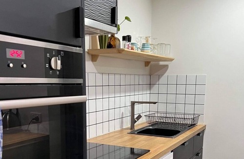 Kedron Apartment | Modern Apartment with private courtyard