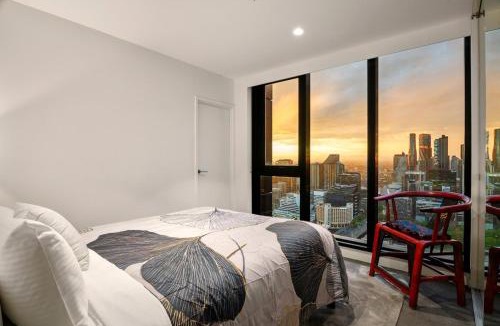 Southbank House | Modern Asian Gem 3BR - Pool, Gym & 2 Free Parking
