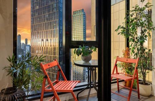 Southbank House | Modern Asian Gem 3BR - Pool, Gym & 2 Free Parking