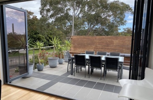 McCrae House | Modern Beach Escape – 4BR + Walk to Beach