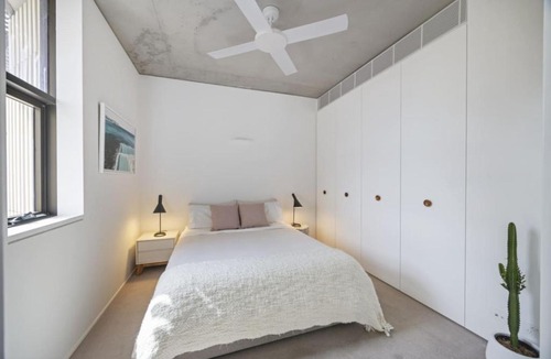 Bondi Beach Apartment | Modern Beach Ocean View 1 BDR Parking Balcony AC