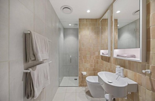 Bondi Beach Apartment | Modern Beach Ocean View 1 BDR Parking Balcony AC