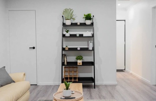 Bendigo House | Modern Bendigo Haven Near Hospital: Comfort & WiFi