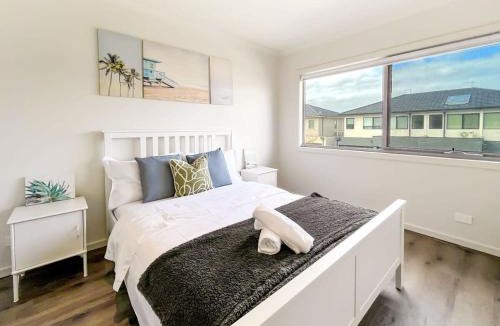 Berwick House | Modern Berwick Home with Fast WiFi Garage