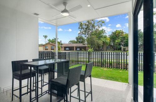 Capalaba House | Modern Brand New House near Mall Park with 2Parking