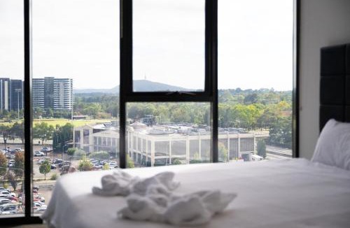 Phillip Apartment | Modern Chic 1-Bedroom Apartment with Parking