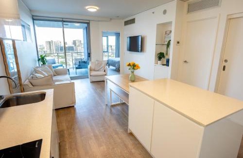 Bowen Hills Apartment | Modern City Pad, 1-Min to Showgrounds