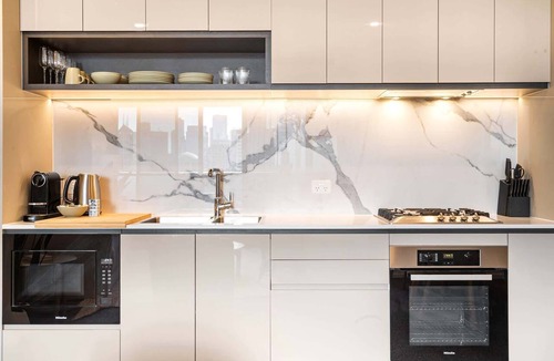 Southbank Apartment | Modern City Views Escape with Gym and Pool Access