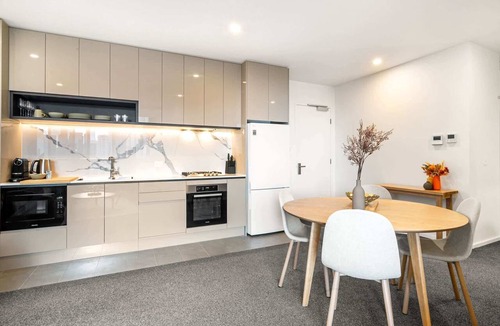 Southbank Apartment | Modern City Views Escape with Gym and Pool Access