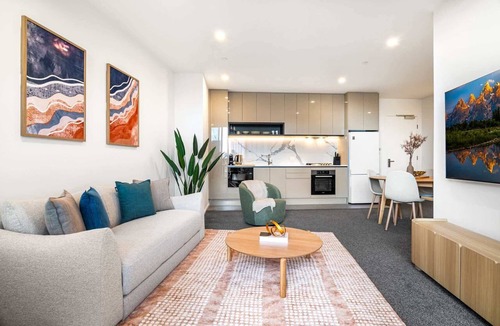Southbank Apartment | Modern City Views Escape with Gym and Pool Access