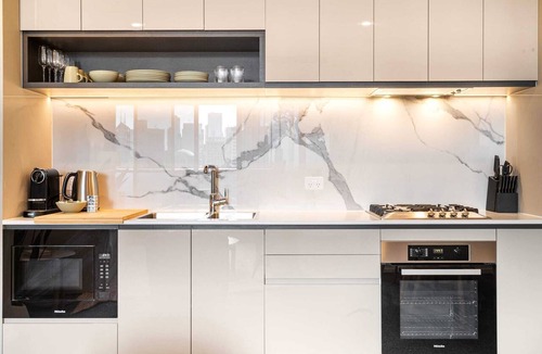 Southbank Apartment | Modern City Views Escape with Gym Access