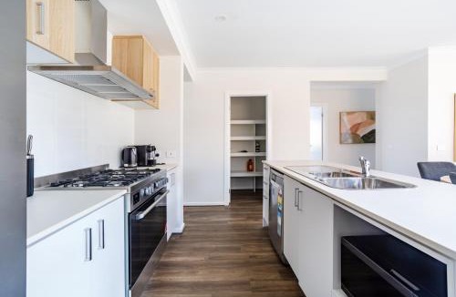 Clyde House | Modern Clyde Family Retreat