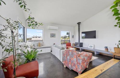 Kilcunda House | Modern Coastal Escape - Pet Friendly with Fireplace
