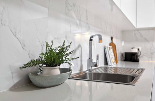 Rockingham Apartment | Modern Coastal Retreat 2BR Apt in Rockingham