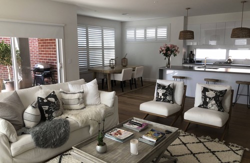 Mornington House | MODERN COASTAL TOWN HOUSE 500M TO THE BEACH