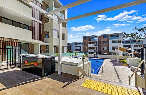 Rouse Hill Apartment | Modern Comfort Ensuite Super Convenient Stay