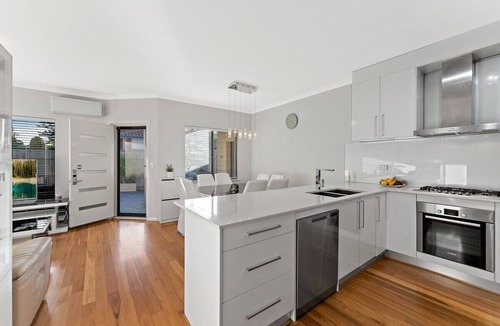 Scarborough House | Modern, comfortable and private