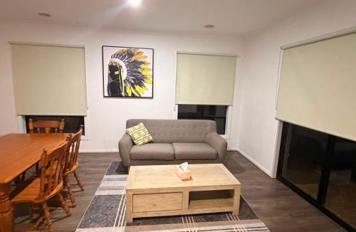 Mount Cottrell House | Modern Comforts in a Spacious 3BR Family Retreat