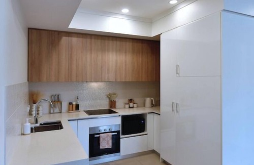 Rockingham Apartment | Modern & Convenience meets Capri on Flinders