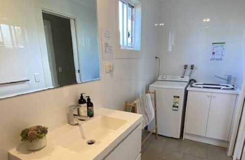 Umina Beach House | Modern Cottage with Heated Pool - Walk to Beach