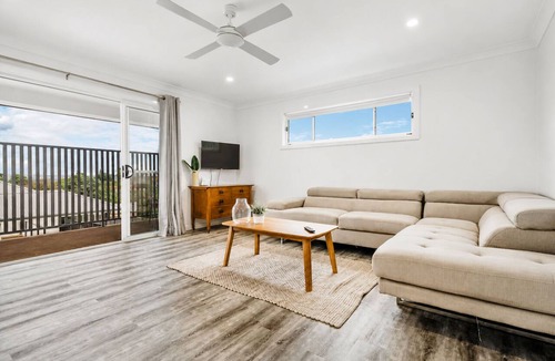 West Bathurst Apartment | Modern designed flat & endless views over Bathurst
