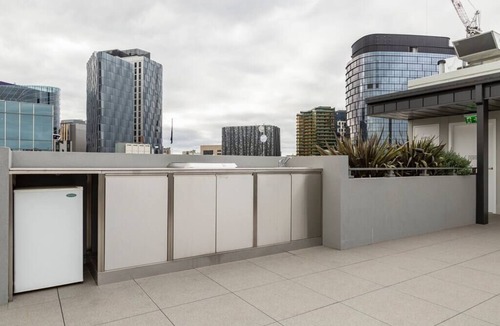 North Melbourne Apartment | Modern & Eclectic 2 Bed/2 Bathroom - NO CARPARK