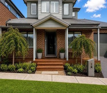Sunbury House | Modern Escape Near Parks & Cafés