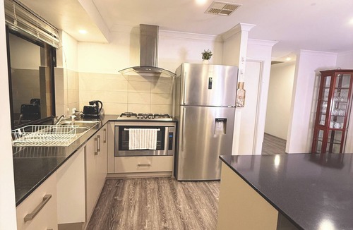 Brabham House | Modern Family Retreat– Close to Swan Valley Wineries & Perth Attractions