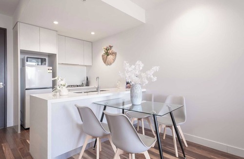Footscray Apartment | Modern Footscray apartment 2BR2BA WIFI parking