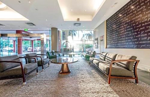 Darwin City Centre Apartment | Modern Harbour Retreat with Sweeping Views Pool