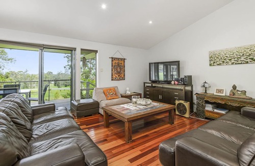 Crescent Head House | MODERN HOME WITH POOL IN RURAL SETTING - PET FRIENDLY