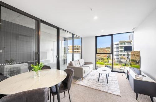 Phillip Apartment | Modern Homy 1B1B APT Pool Gym Cinema Westfield Cafe
