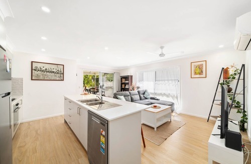 Brisbane Waterfront House | "Modern in Margate with Pool" - Margate Q 4019