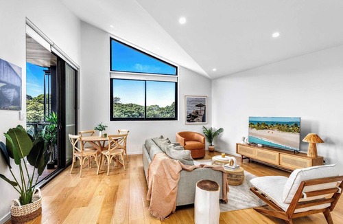 Waterloo Apartment | Modern Inner City Park-Side Pad