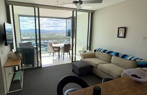 Bowen Hills Apartment | Modern, Light-Filled 1BR Near the City with Top Facilities