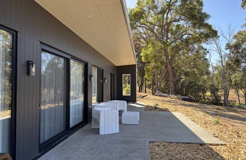 Nannup House | Modern Luxe Bush Retreat | 3BR Near Trails